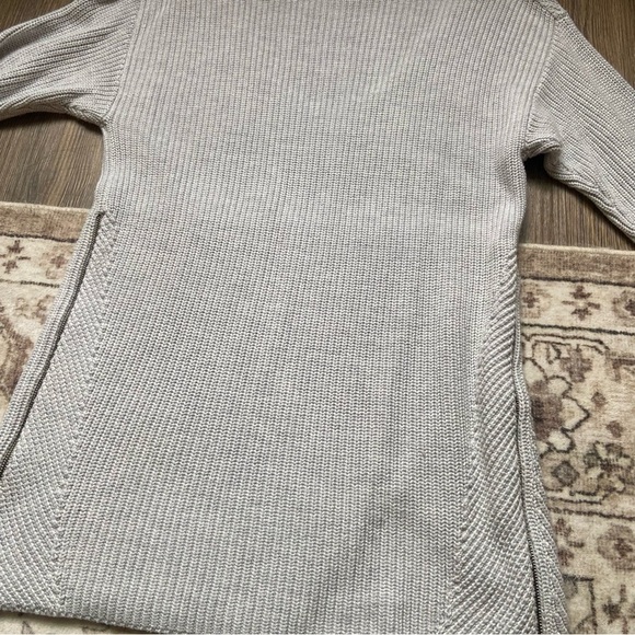 Cabi Chic Light Gray V-Neck Sweater - Picture 11 of 12